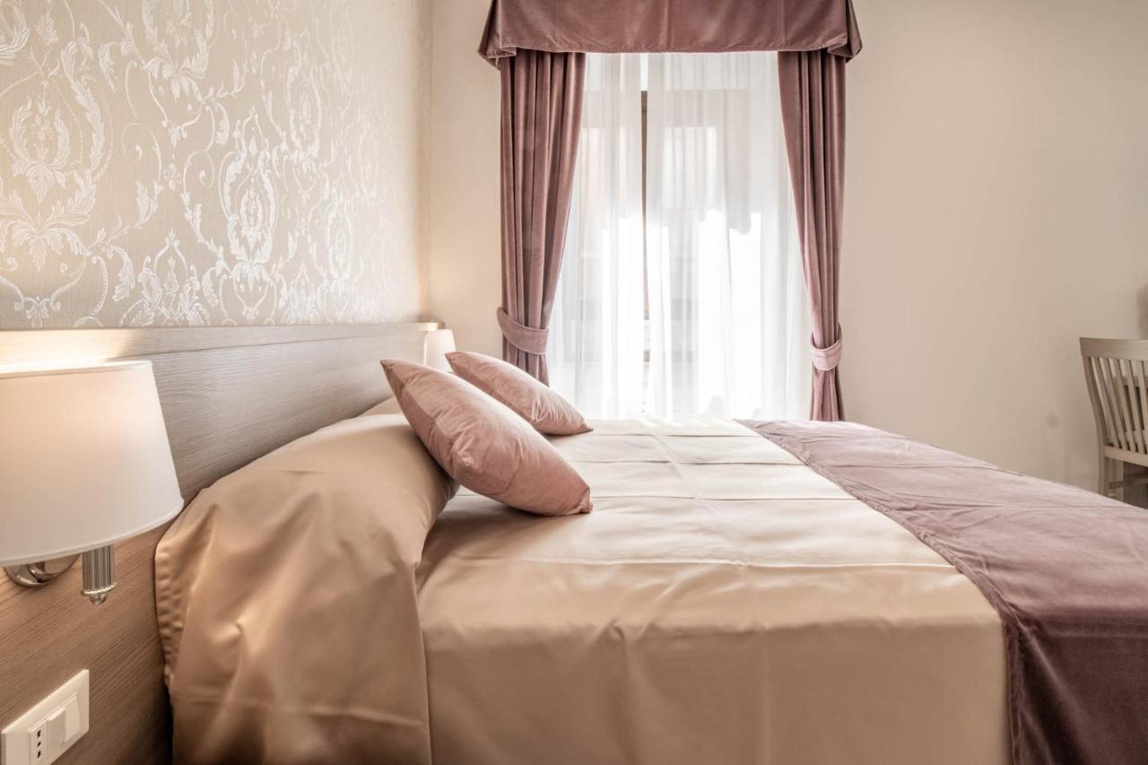 Dany Guest House ローマ エクステリア 写真